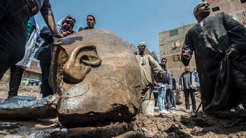 เผยแล้วรูปปั้น 8 เมตร ที่ขุดเจอกลางเมืองหลวงอียิปต์คือใคร